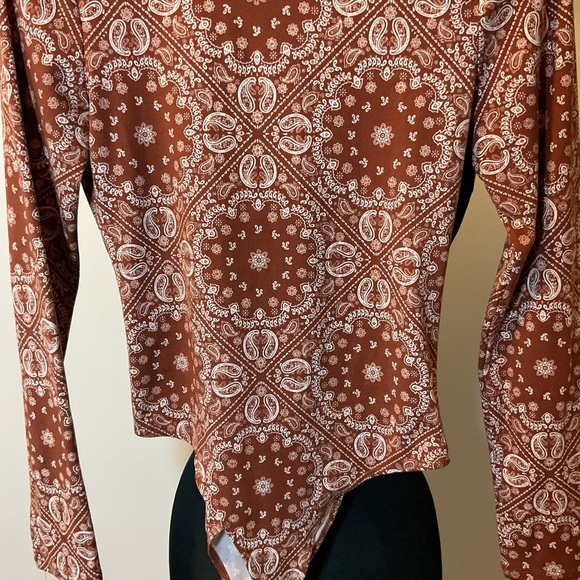 18. Neon Soul Brown Paisley Long Sleeve Open Back Bodysuit Size XL - Picture 3 of 6